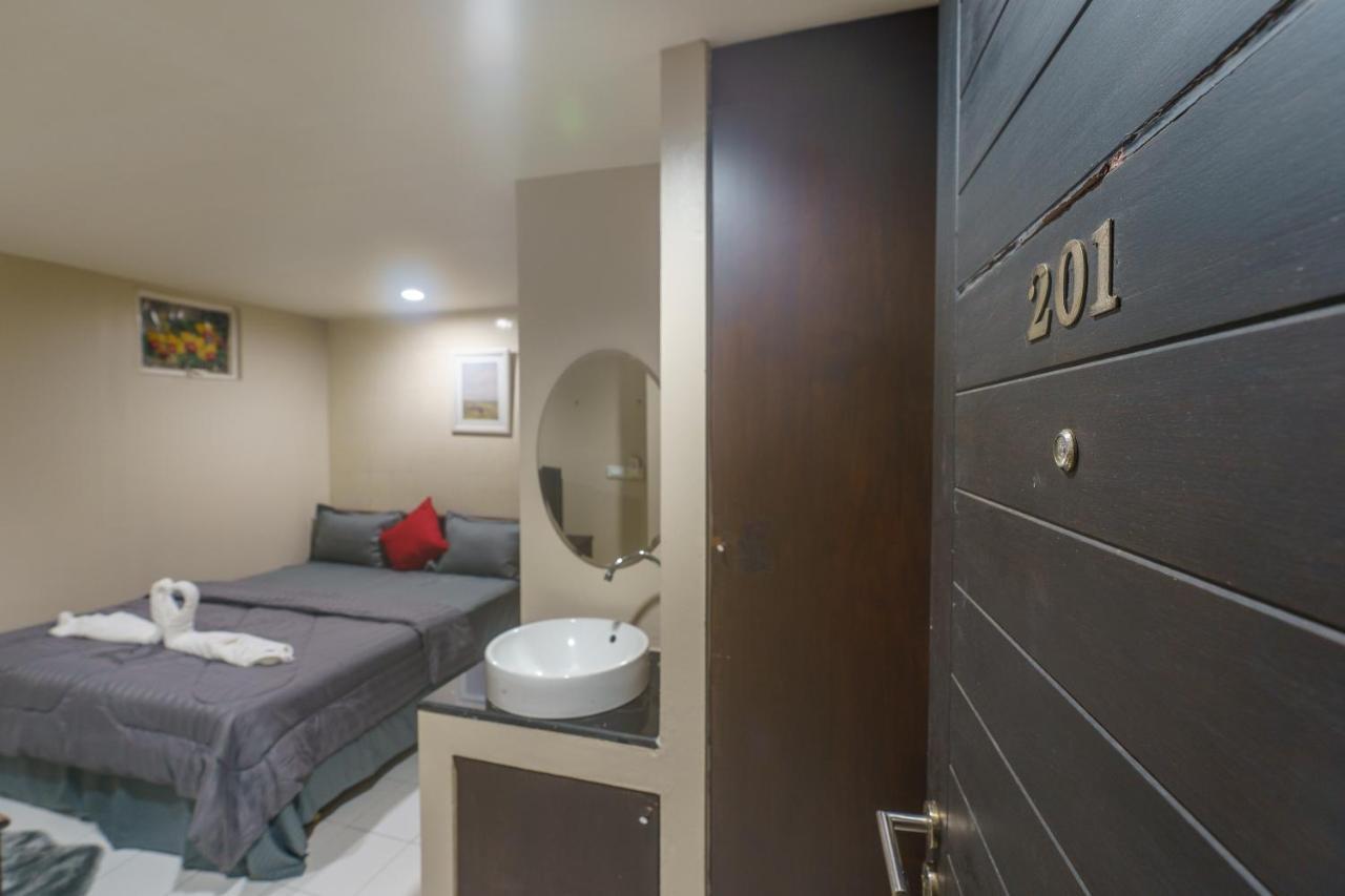 Cheqinn Bed Sukhumvit 4 Nana Plaza Hotel Bangkok