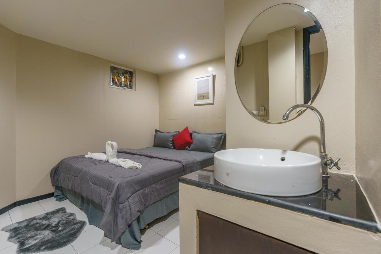 Cheqinn Bed Sukhumvit 4 Nana Plaza 2*