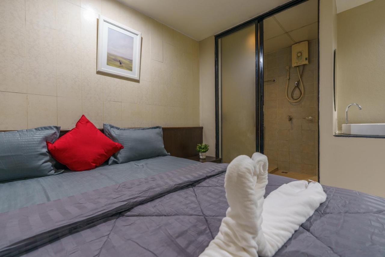 Cheqinn Bed Sukhumvit 4 Nana Plaza Hotel