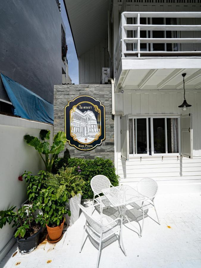 Hotel Roomquest Rim Praya Dinsor Road Bangkok