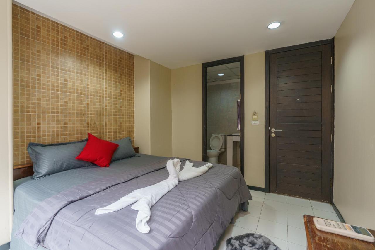 Hotel Cheqinn Bed Sukhumvit 4 Nana Plaza Bangkok