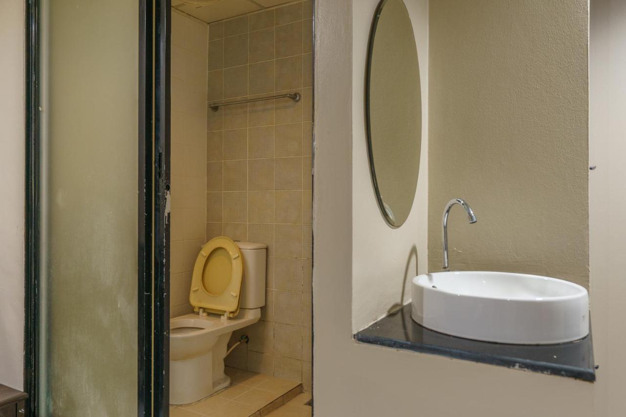 Hotel Cheqinn Bed Sukhumvit 4 Nana Plaza
