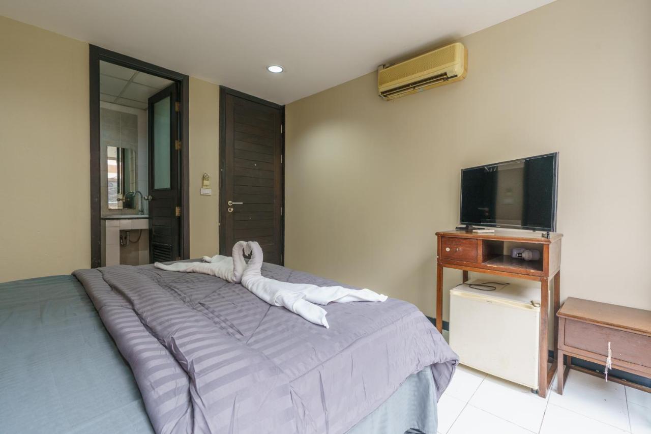 Hotel Cheqinn Bed Sukhumvit 4 Nana Plaza