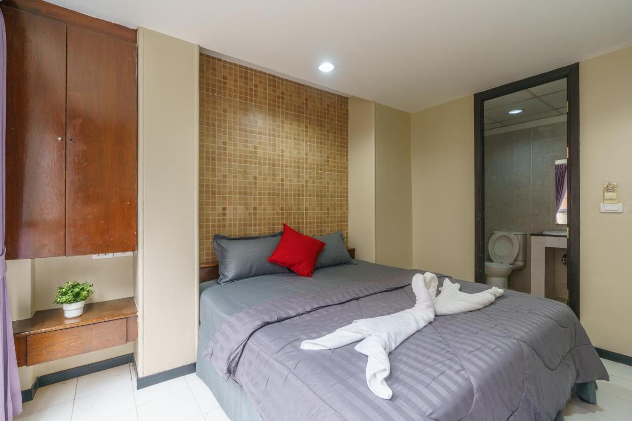 Hotel Cheqinn Bed Sukhumvit 4 Nana Plaza 2*