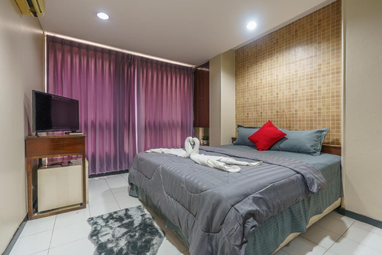Hotel Cheqinn Bed Sukhumvit 4 Nana Plaza Bangkok