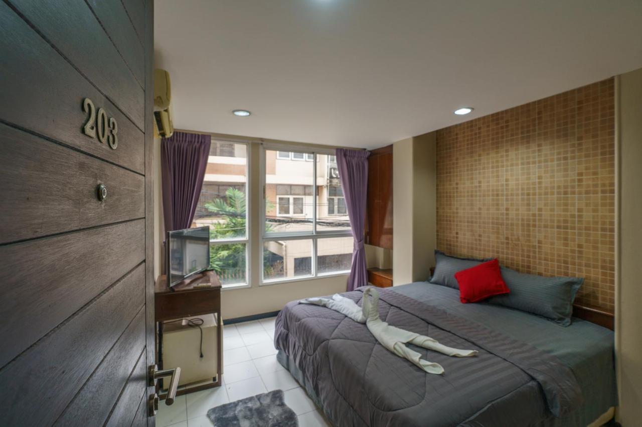 Cheqinn Bed Sukhumvit 4 Nana Plaza Hotel