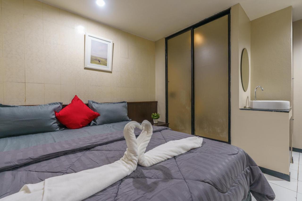 Hotel Cheqinn Bed Sukhumvit 4 Nana Plaza 2*