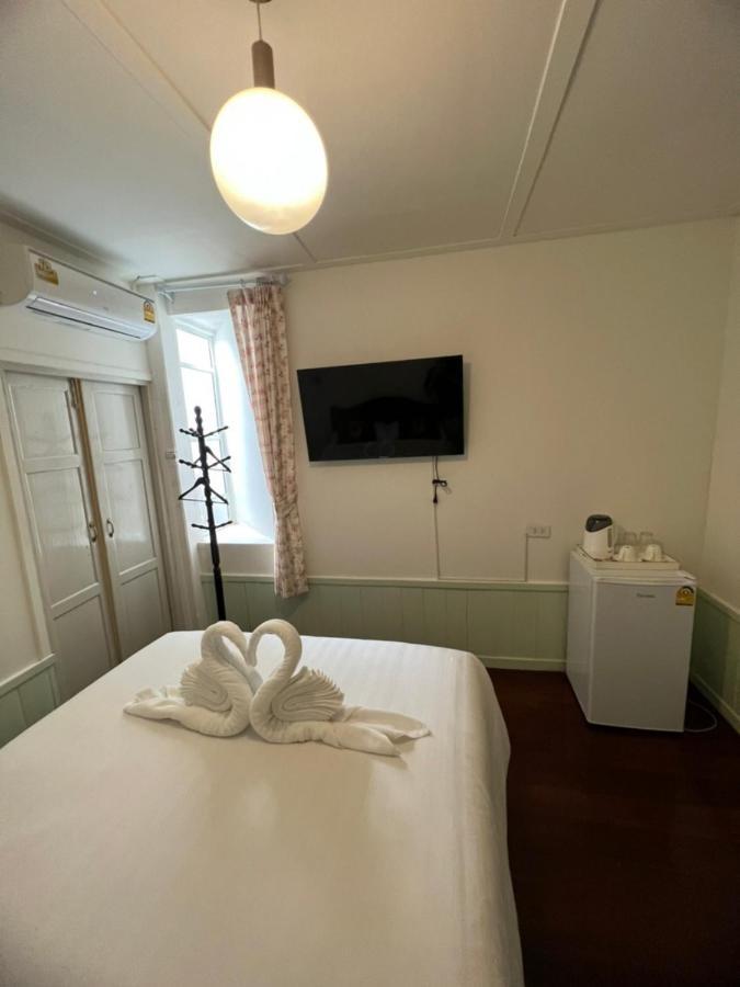 Roomquest Rim Praya Dinsor Road 3* Bangkok
