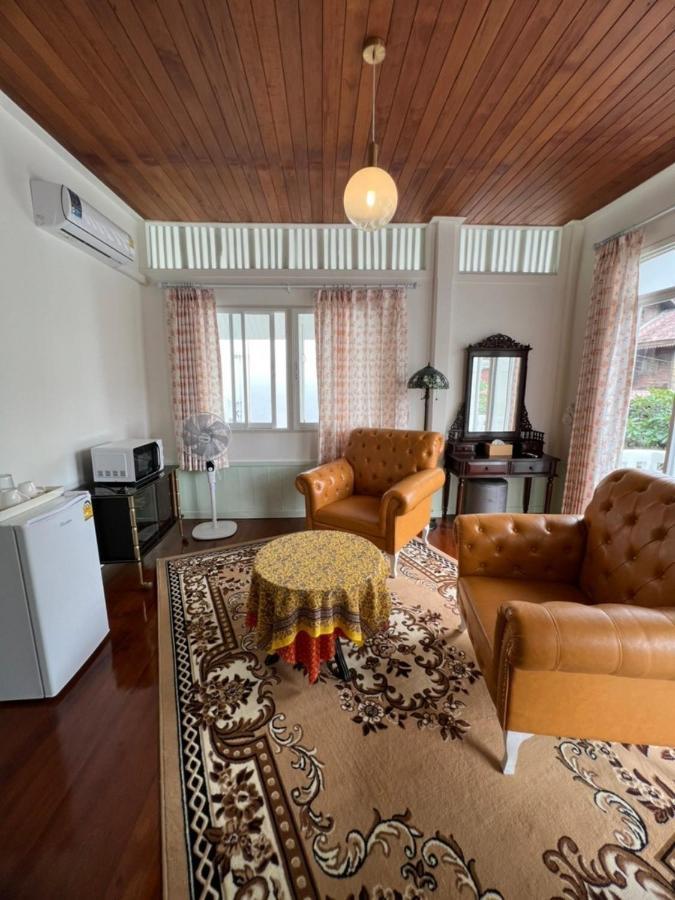 Roomquest Rim Praya Dinsor Road 3*