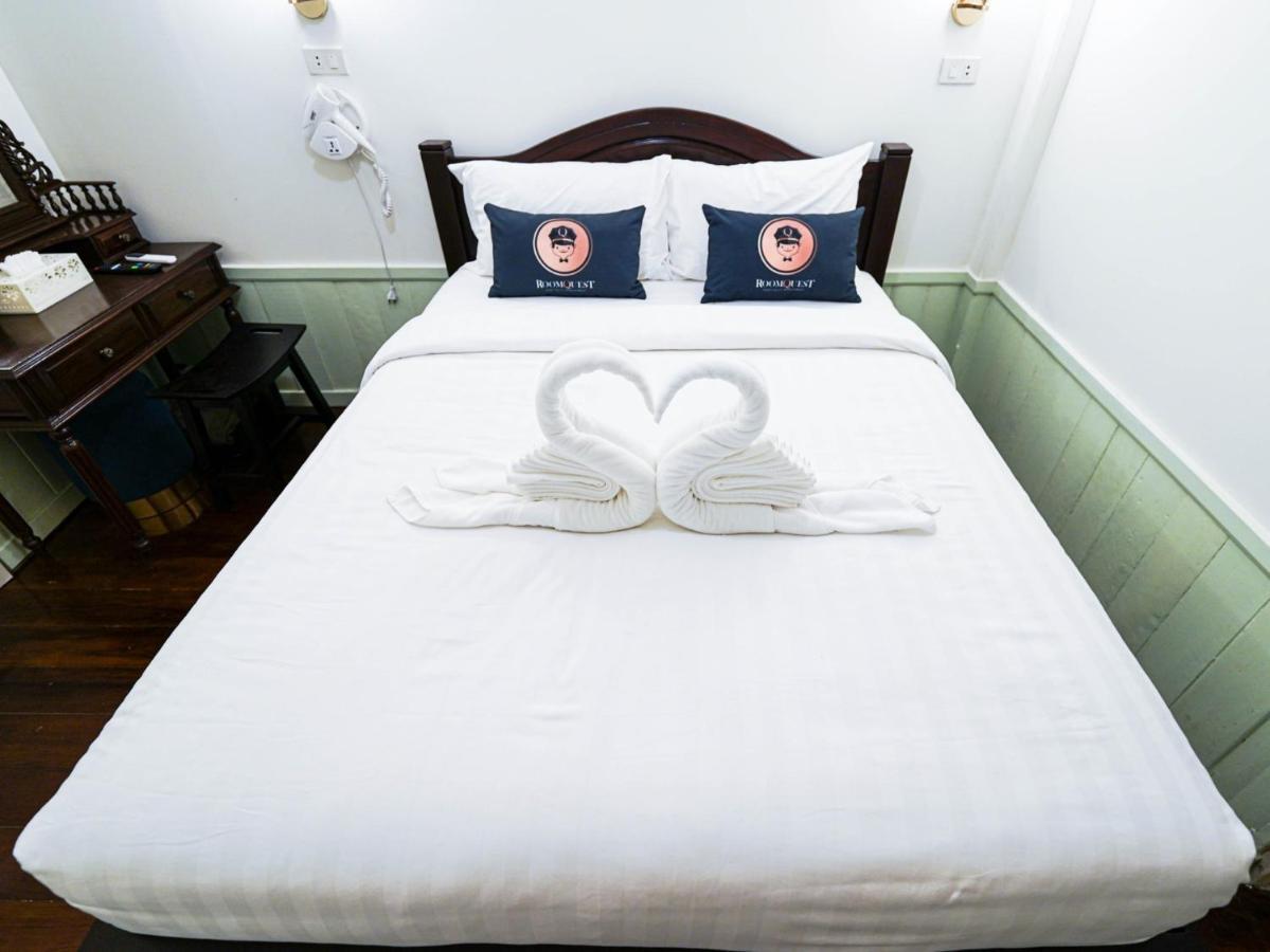 Roomquest Rim Praya Dinsor Road Hotel Bangkok
