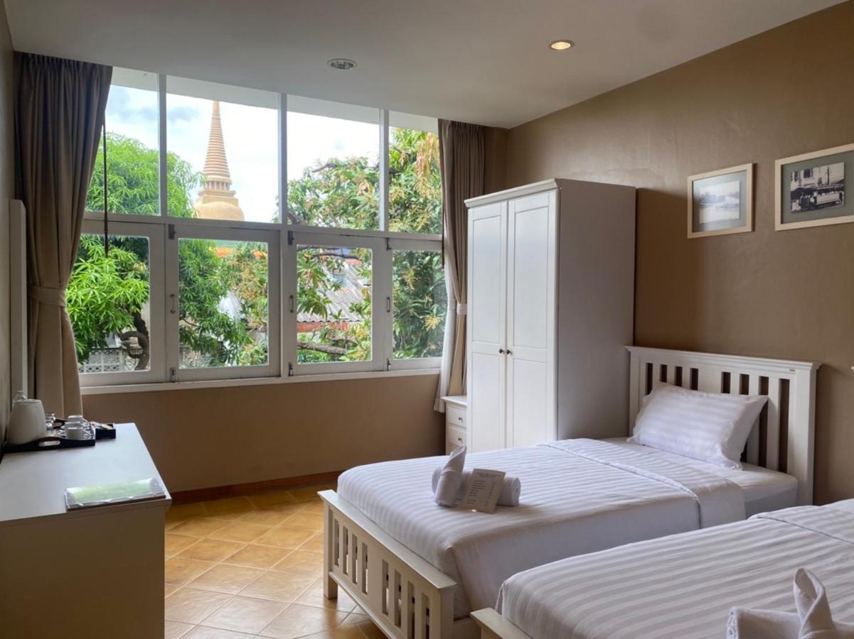 Feung Nakorn Balcony Rooms&cafe Hotel Bangkok