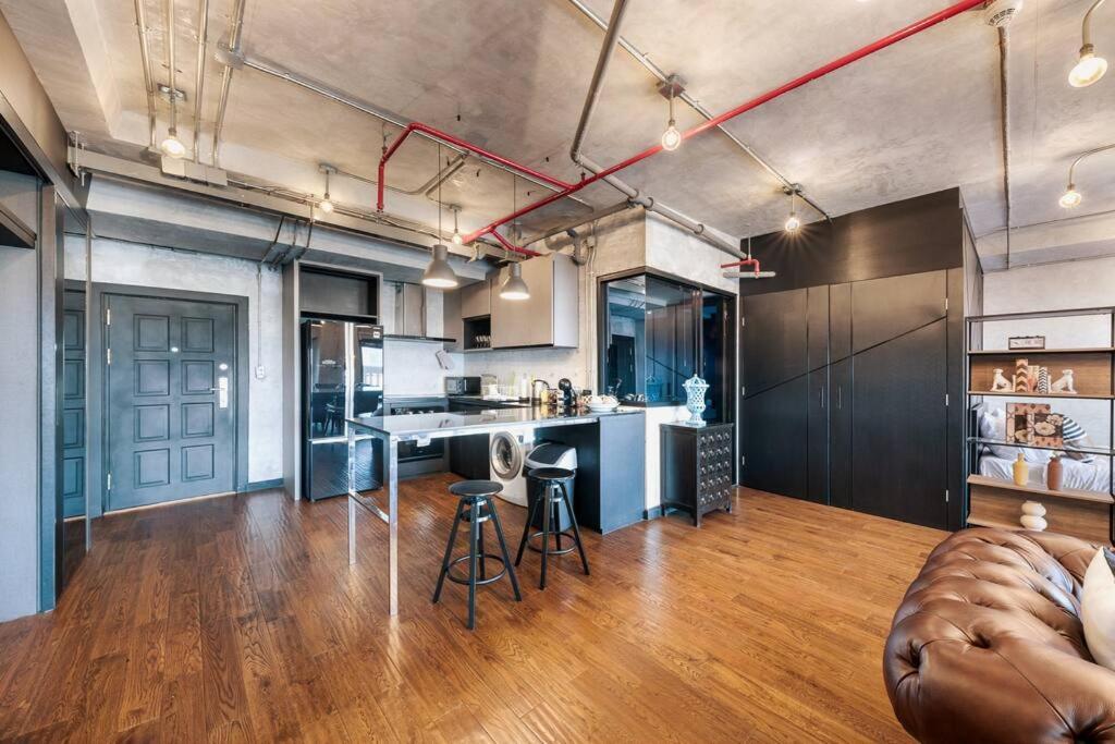 Loft Style Skyline 100 Sq.m. Apartment *