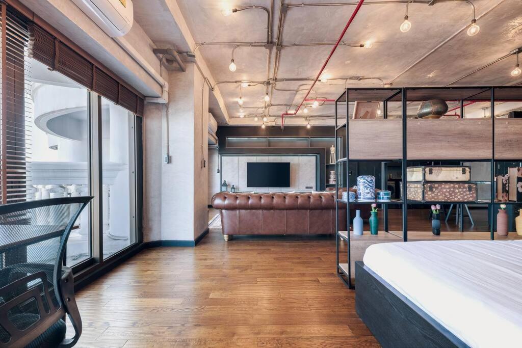 Apartment Loft Style Skyline 100 Sq.m. Bangkok