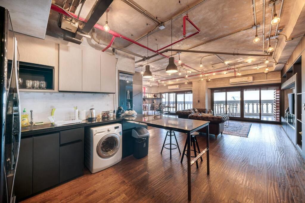 Apartment Loft Style Skyline 100 Sq.m.