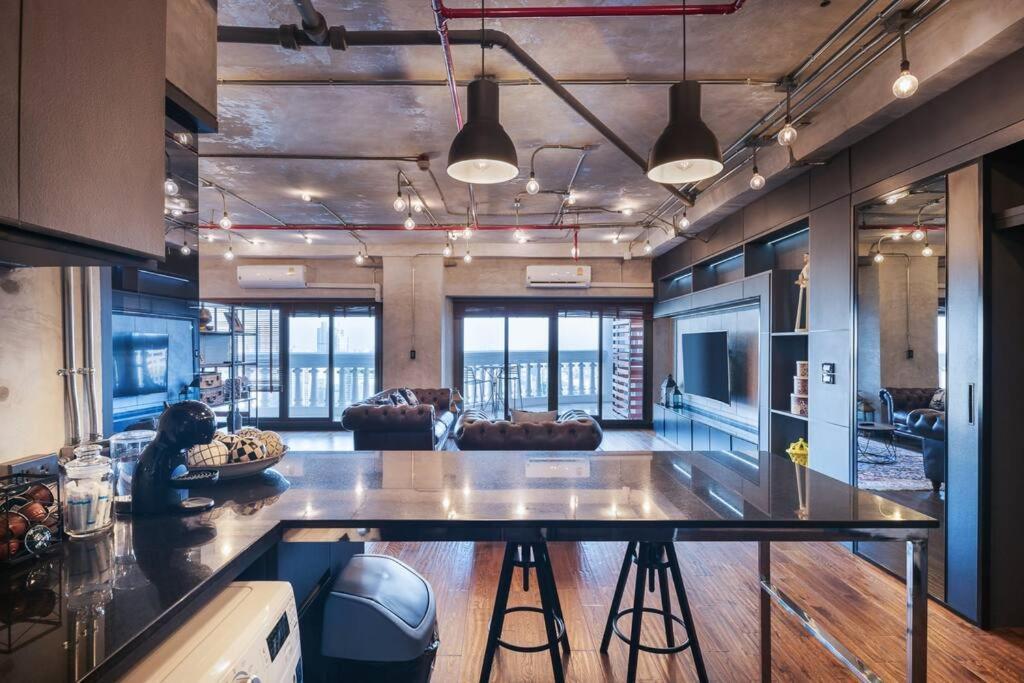 Loft Style Skyline 100 Sq.m. Apartment *