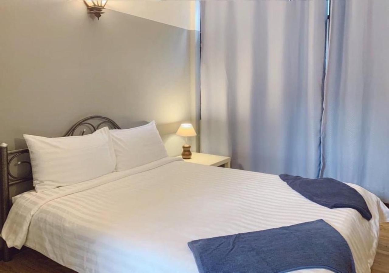 Pillow & Bread Hostel