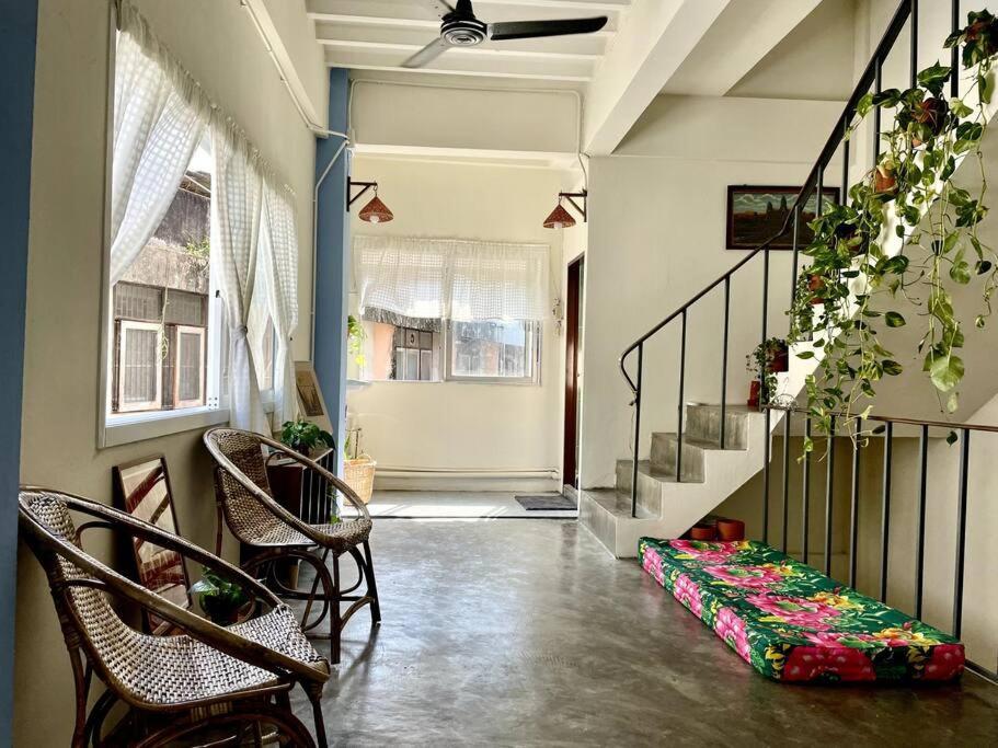 Baan Khaosoi - Private In A Rooftop 2nd Floor Hostel *