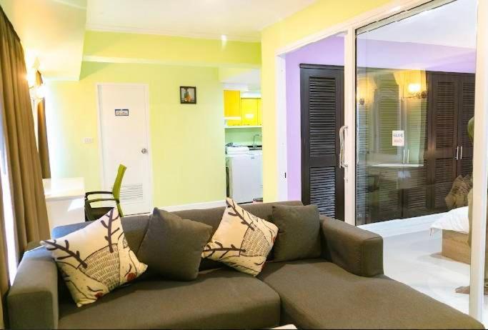 Omnitower Near Nana, With Beautiful Balcony * Bangkok