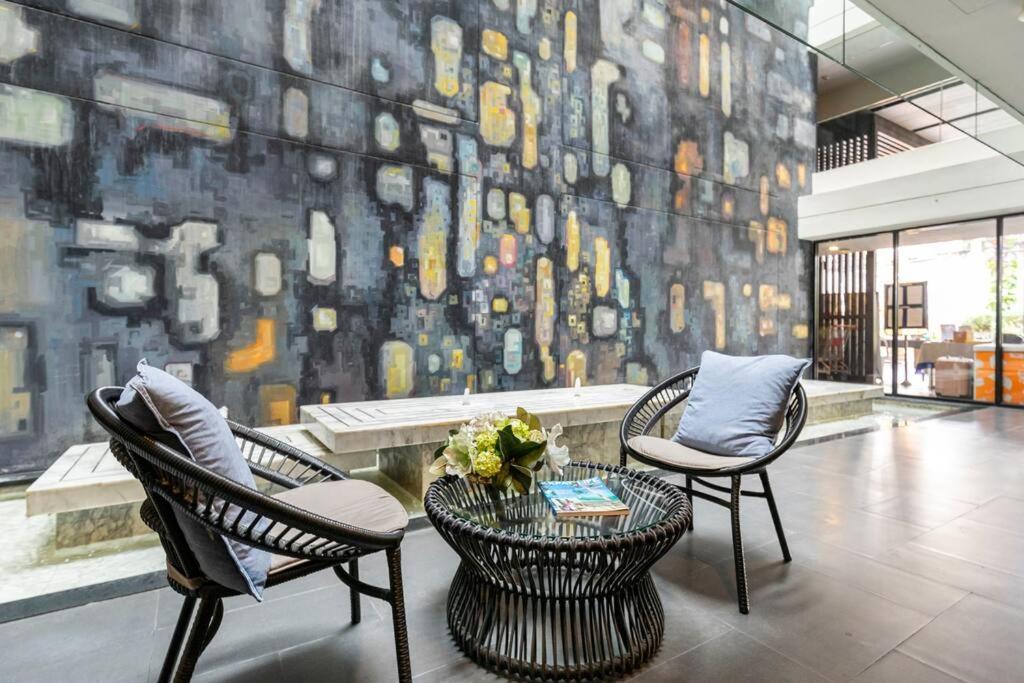 Stylish 1 Bedroom, Pool,bts Asok, Sukhumvit Apartment *
