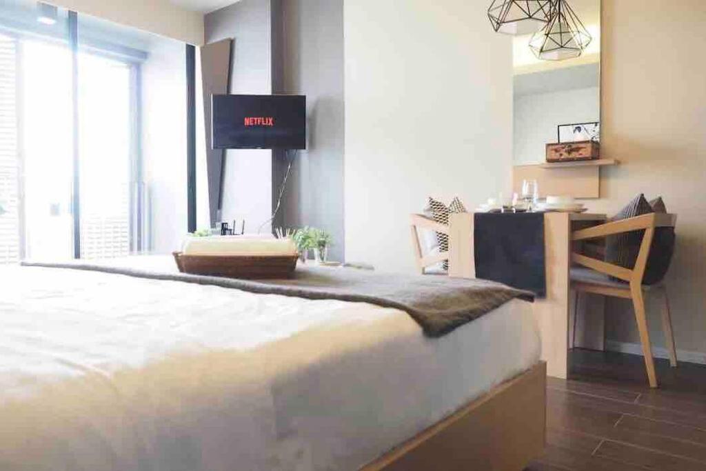 Stylish 1 Bedroom, Pool,bts Asok, Sukhumvit Apartment