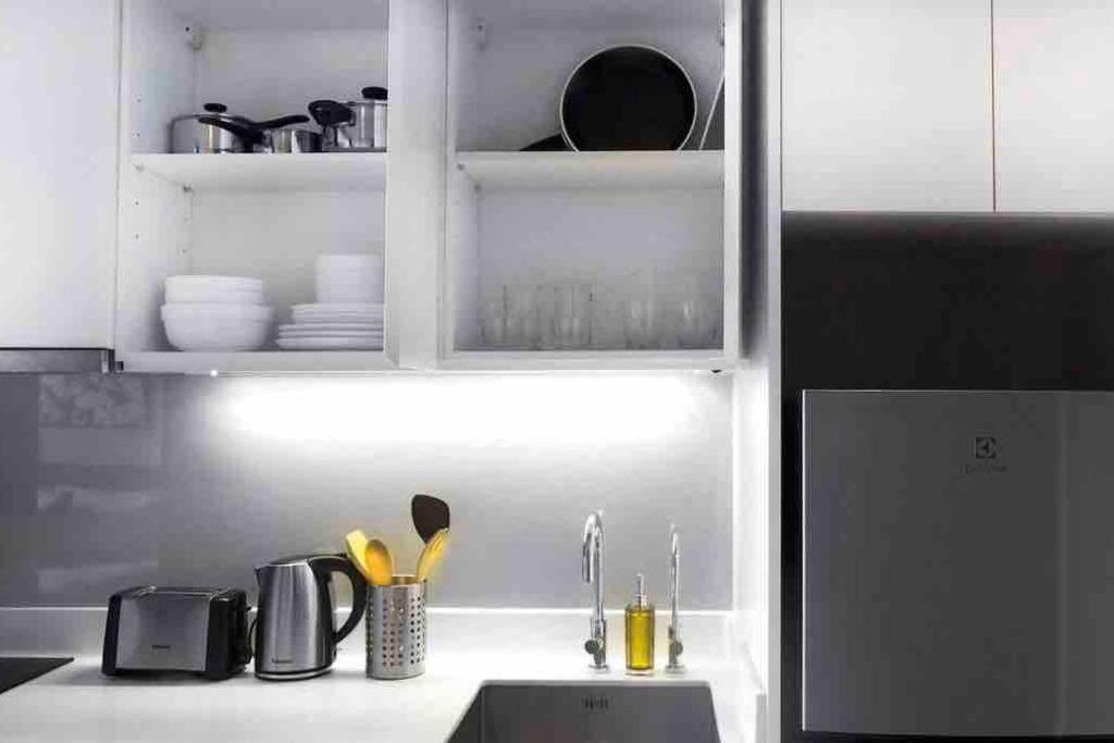 Stylish 1 Bedroom, Pool,bts Asok, Sukhumvit Bangkok