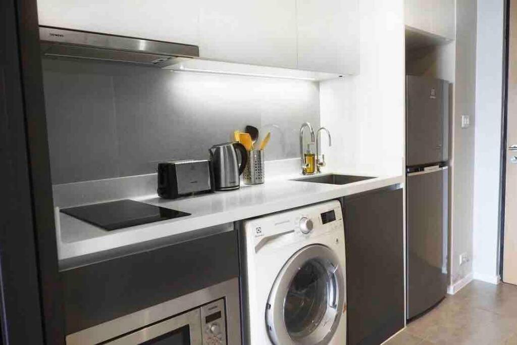 Stylish 1 Bedroom, Pool,bts Asok, Sukhumvit *