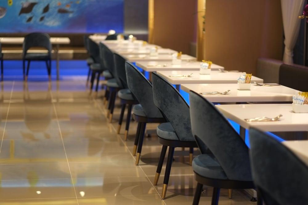 Bizotel Premier & Hotel 4*