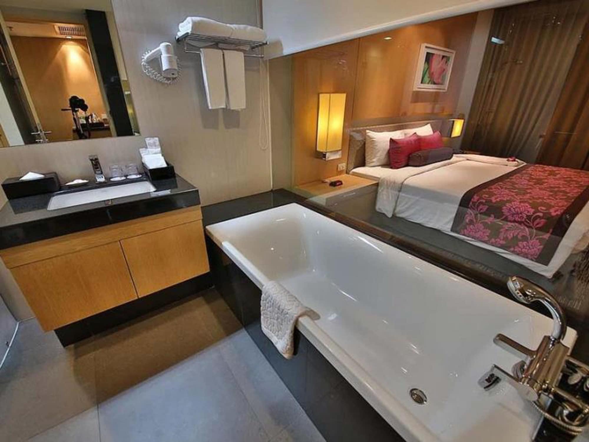 Hotel Amaranth Suvarnabhumi 5*