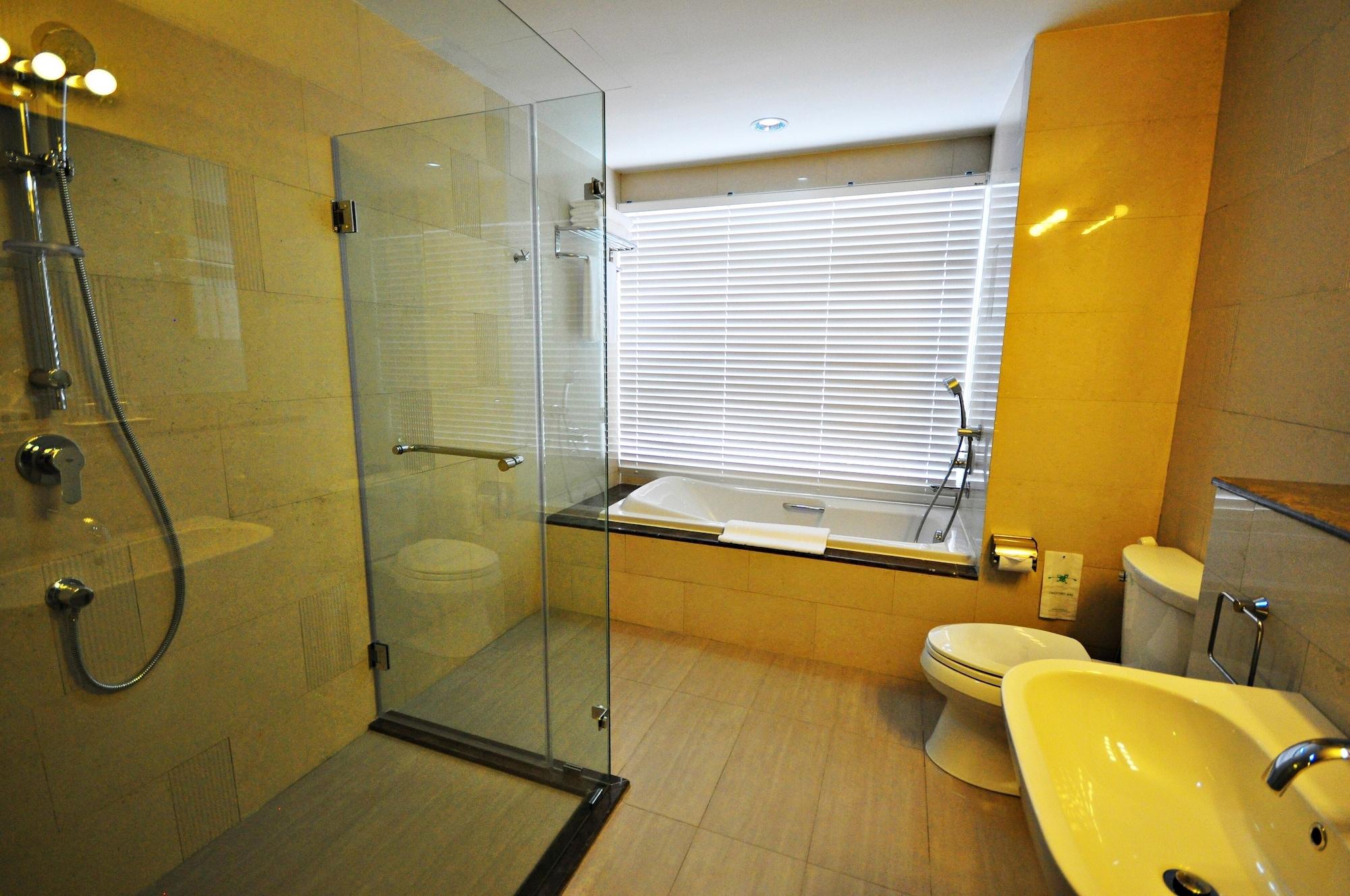 Parinda Hotel 4*