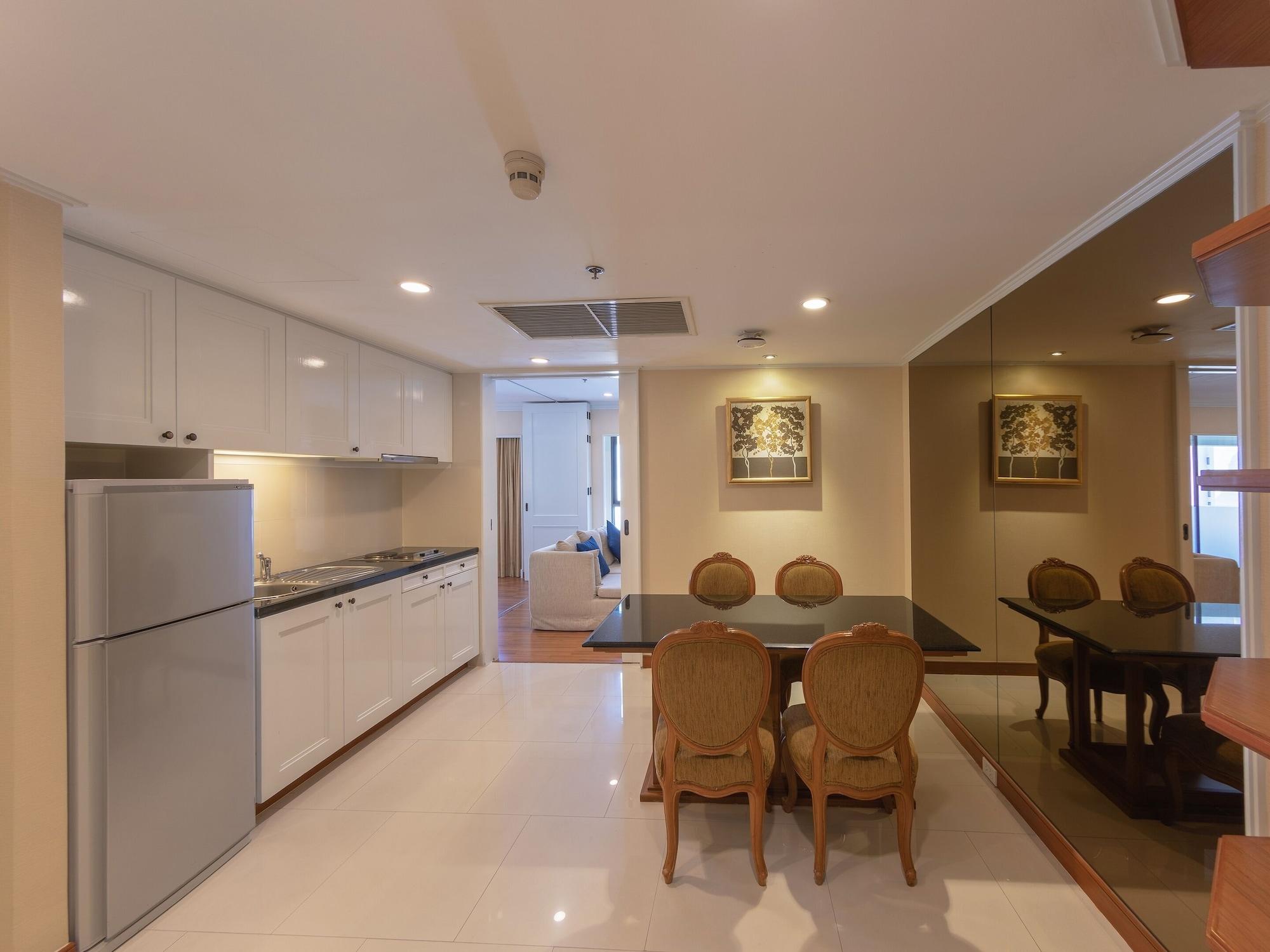 Centre Point Silom - Newly Renovated 4*