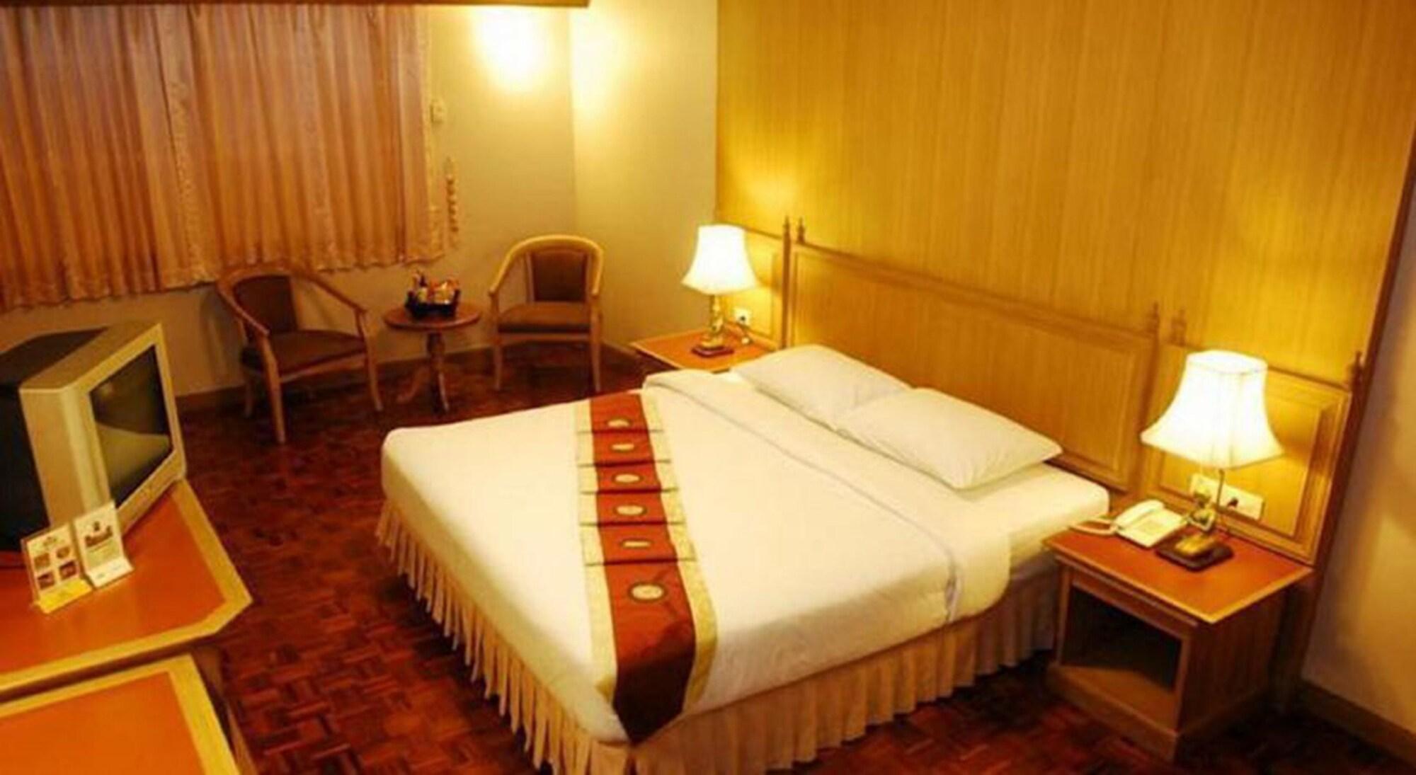 Silom Village 3*