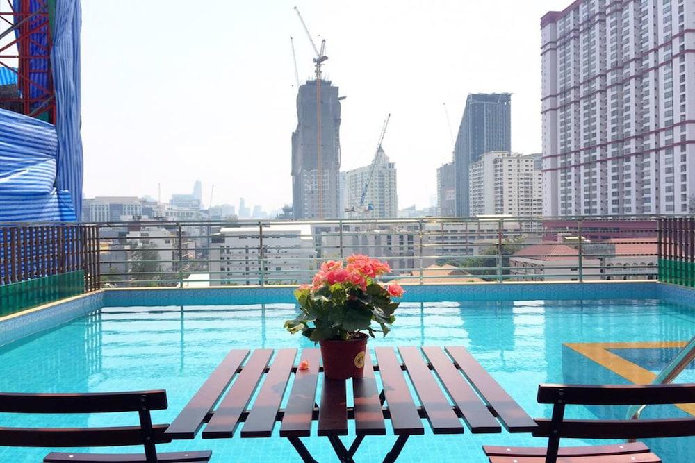 Hotel High Airport Link Hotel, 3*