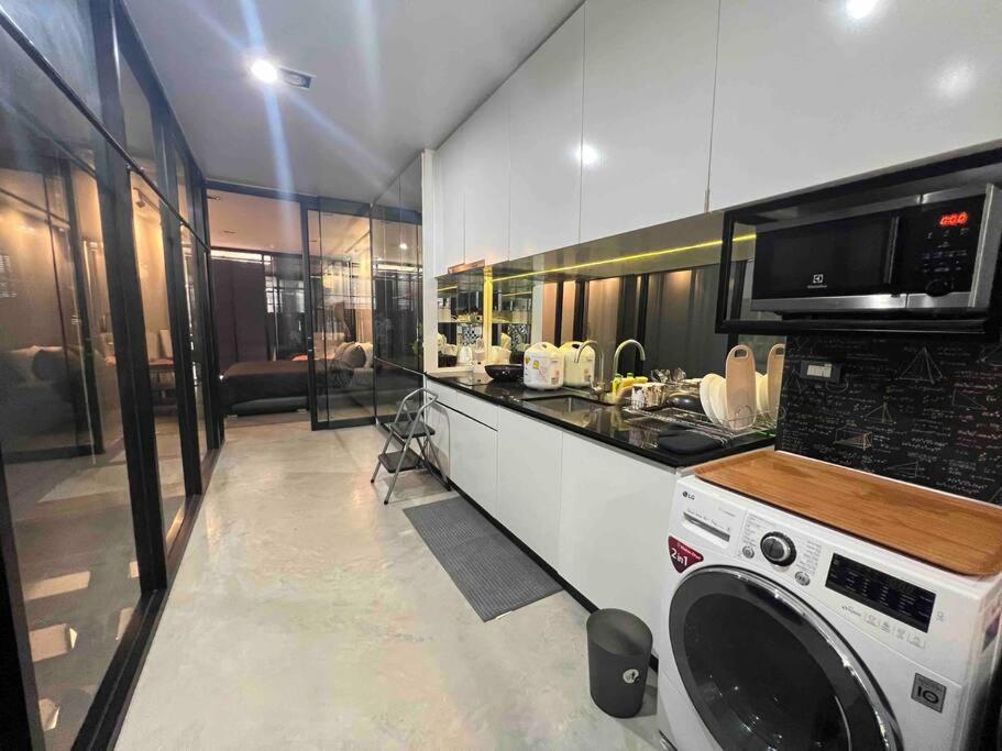 Charoen Nakhorn Townhome: Self-check-in Near Bts, Iconsiam & Asiatique Villa Bangkok