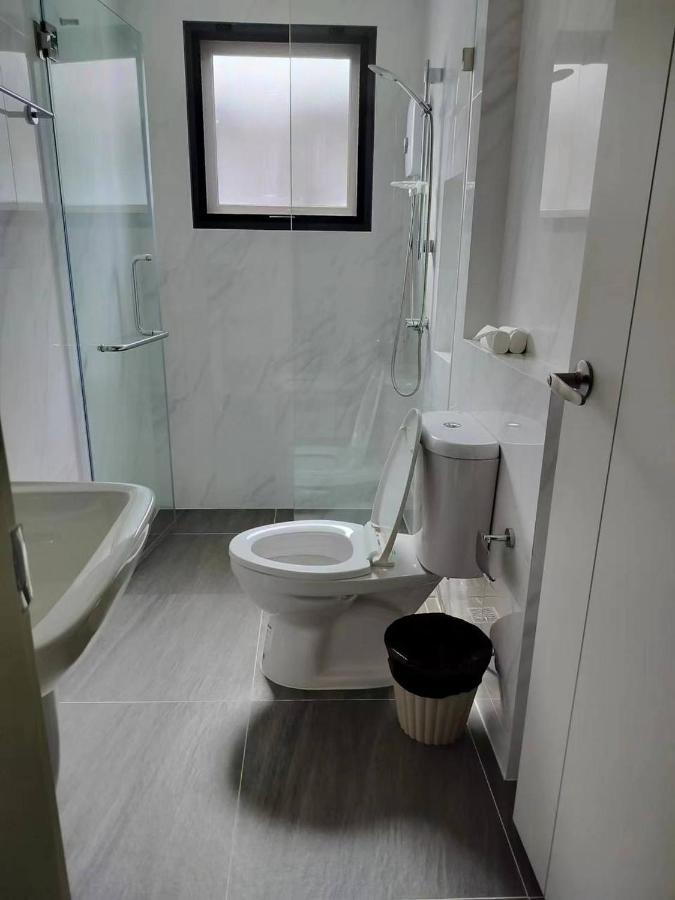 Cheri's Homestay现代两层独栋别墅，4卧4卫，3日送接机1周接送机,近mega邦纳 * Bangkok