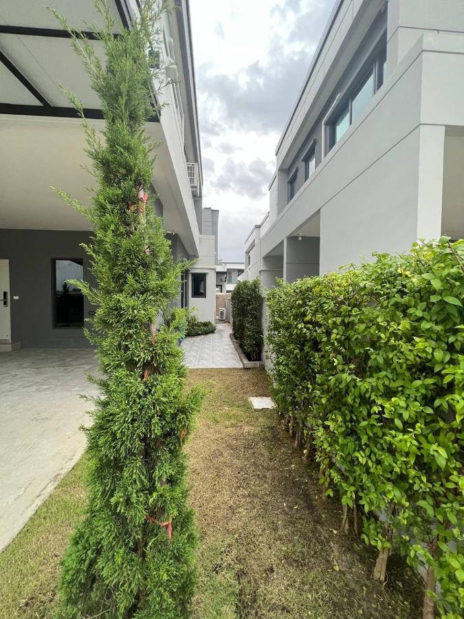 Cheri's Homestay现代两层独栋别墅，4卧4卫，3日送接机1周接送机,近mega邦纳 Bangkok