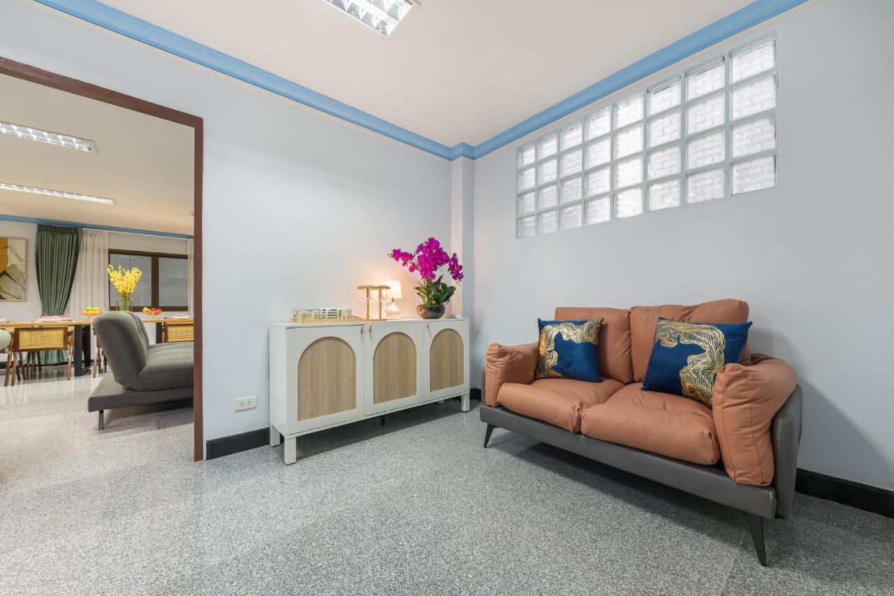 Vakantiehuis Rooftop Paradise Newly Built 900meters To Chidlombts And Central World Free Airport Pickup Bangkok
