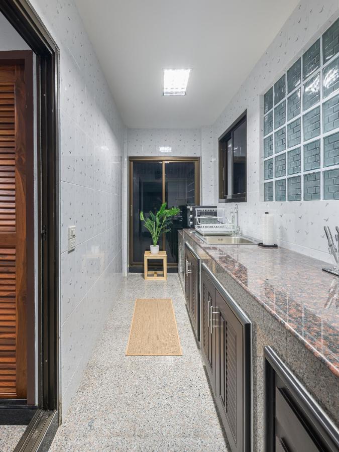 Rooftop Paradise Newly Built 900meters To Chidlombts And Central World Free Airport Pickup Vakantiehuis Bangkok