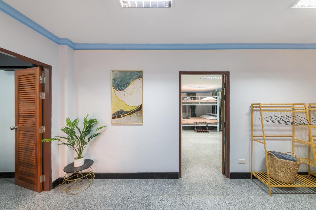 Vakantiehuis Rooftop Paradise Newly Built 900meters To Chidlombts And Central World Free Airport Pickup Bangkok