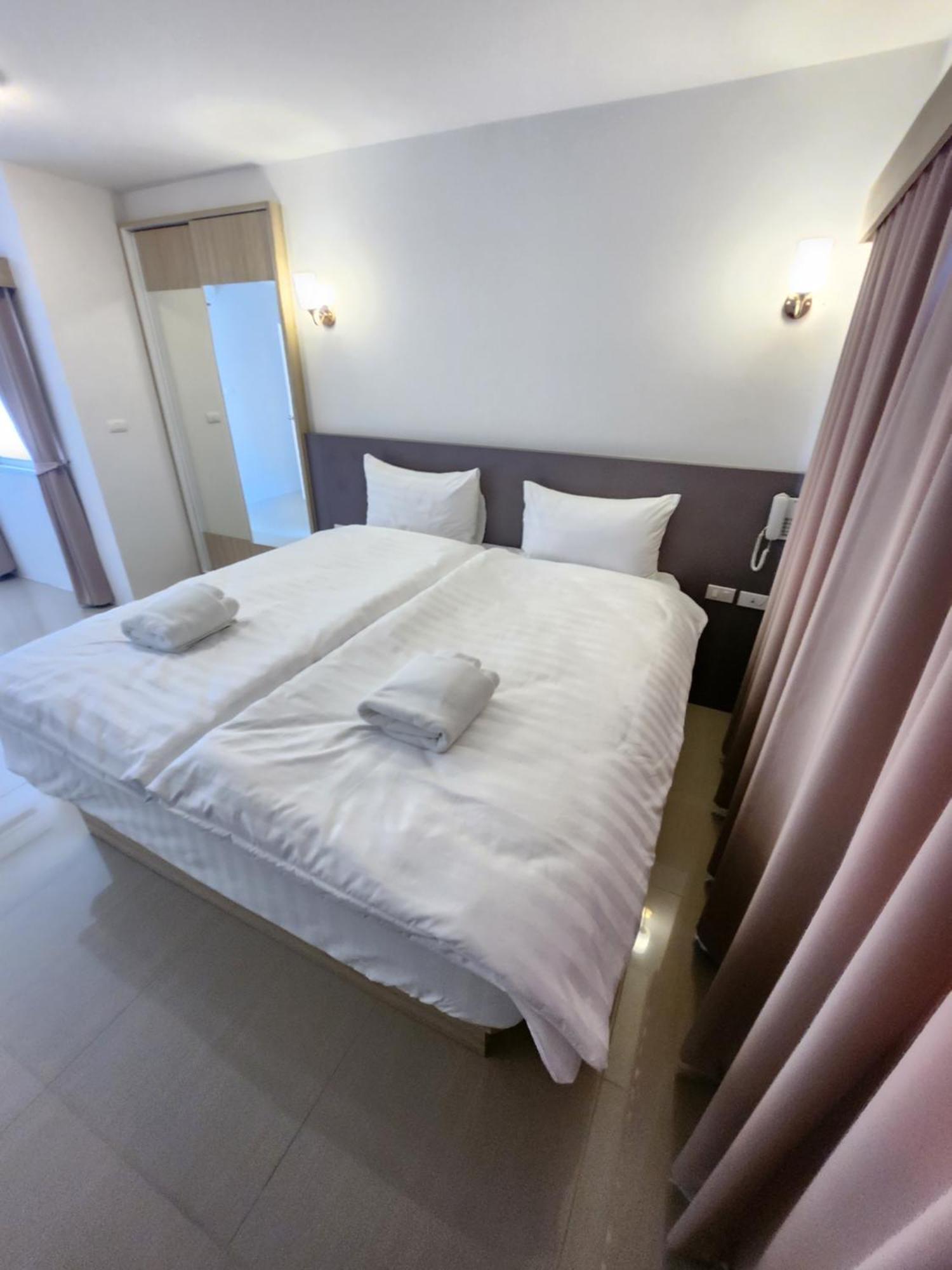 Prom Ratchada Hotel 4*