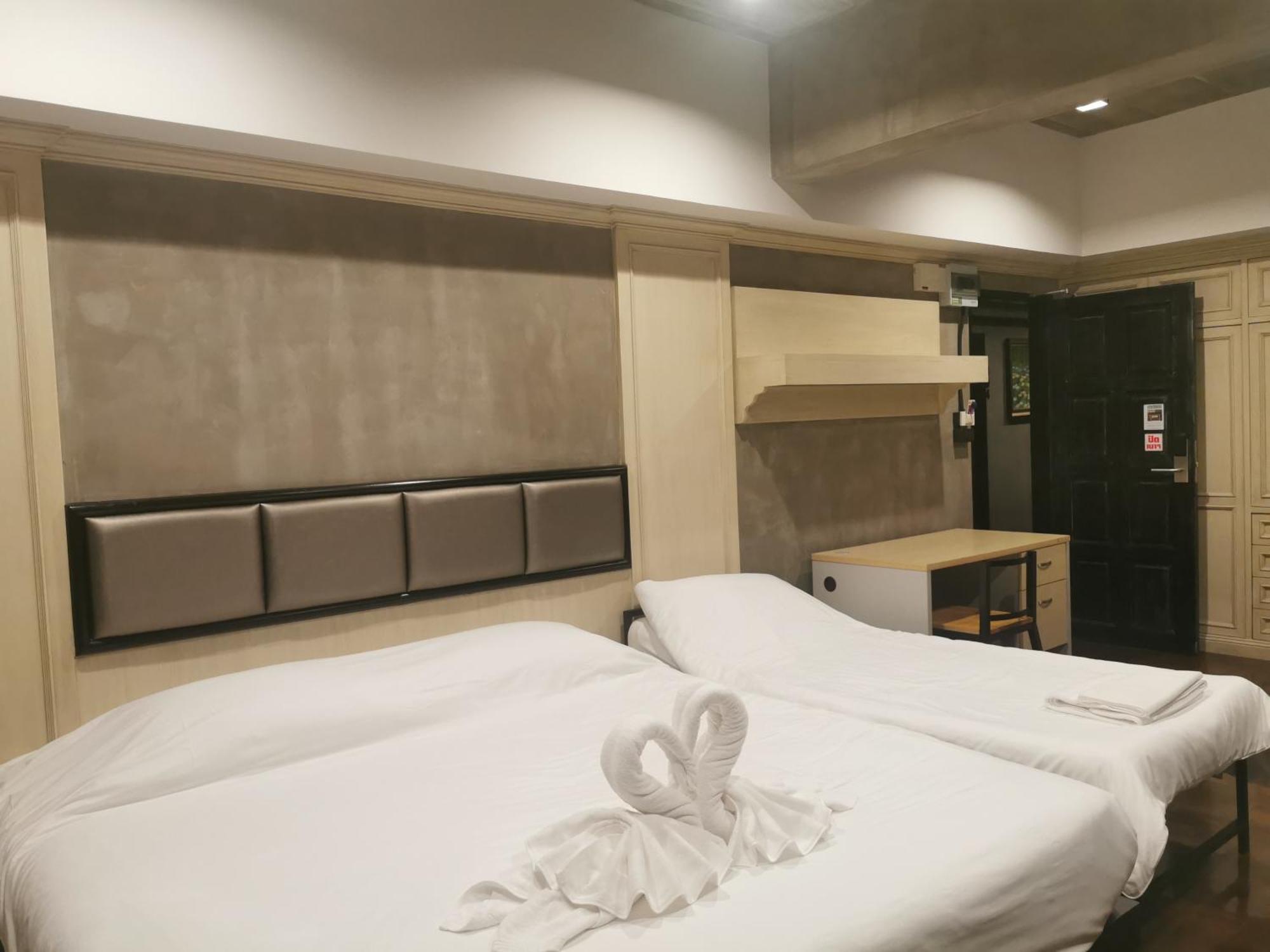 Bed Place Hostel