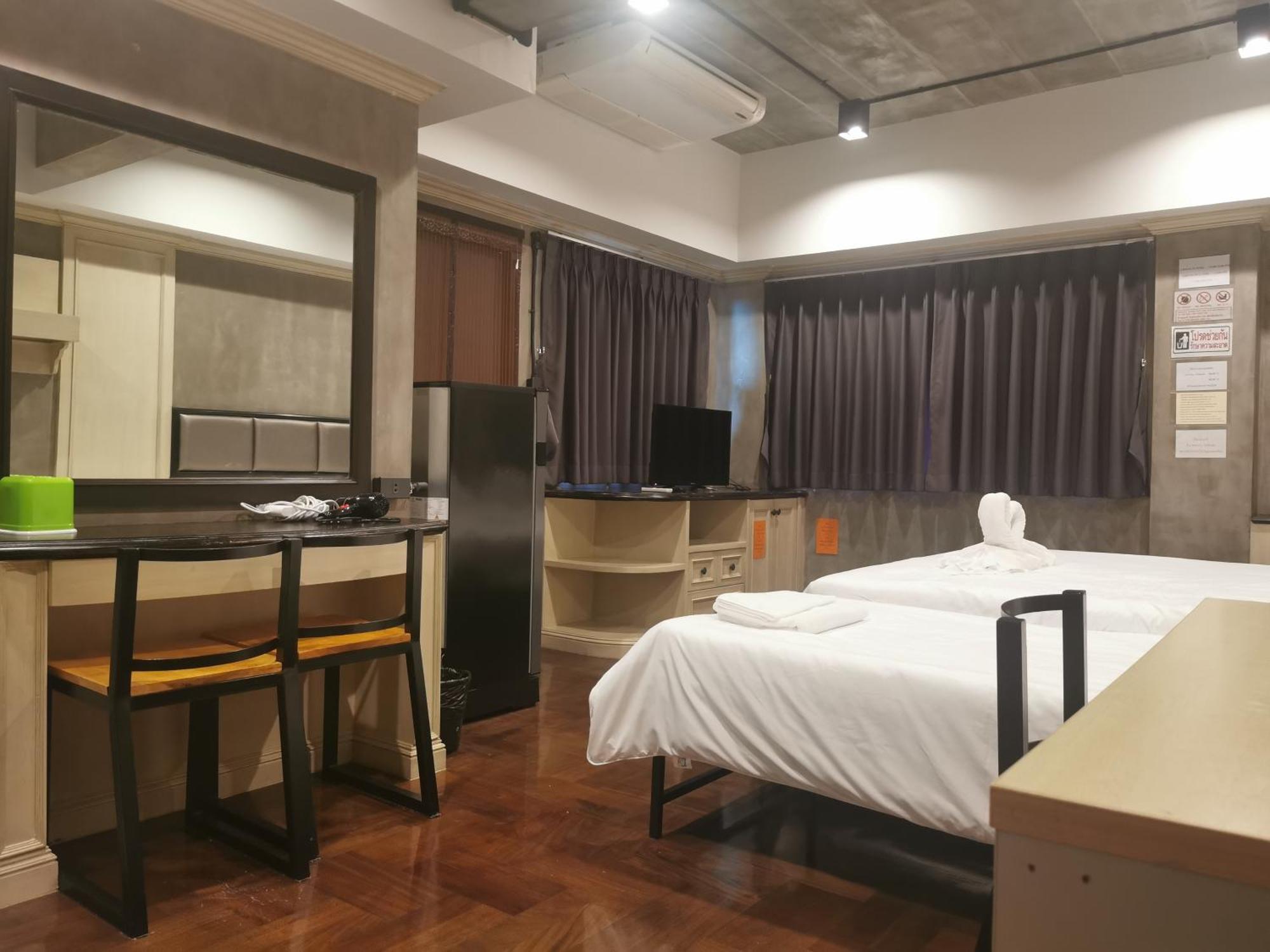 Bed Place Hostel *
