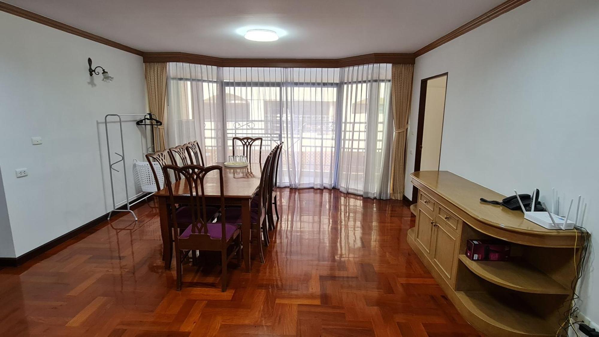 Service Thong Lo Ekkamai Prompong Apartment Bangkok