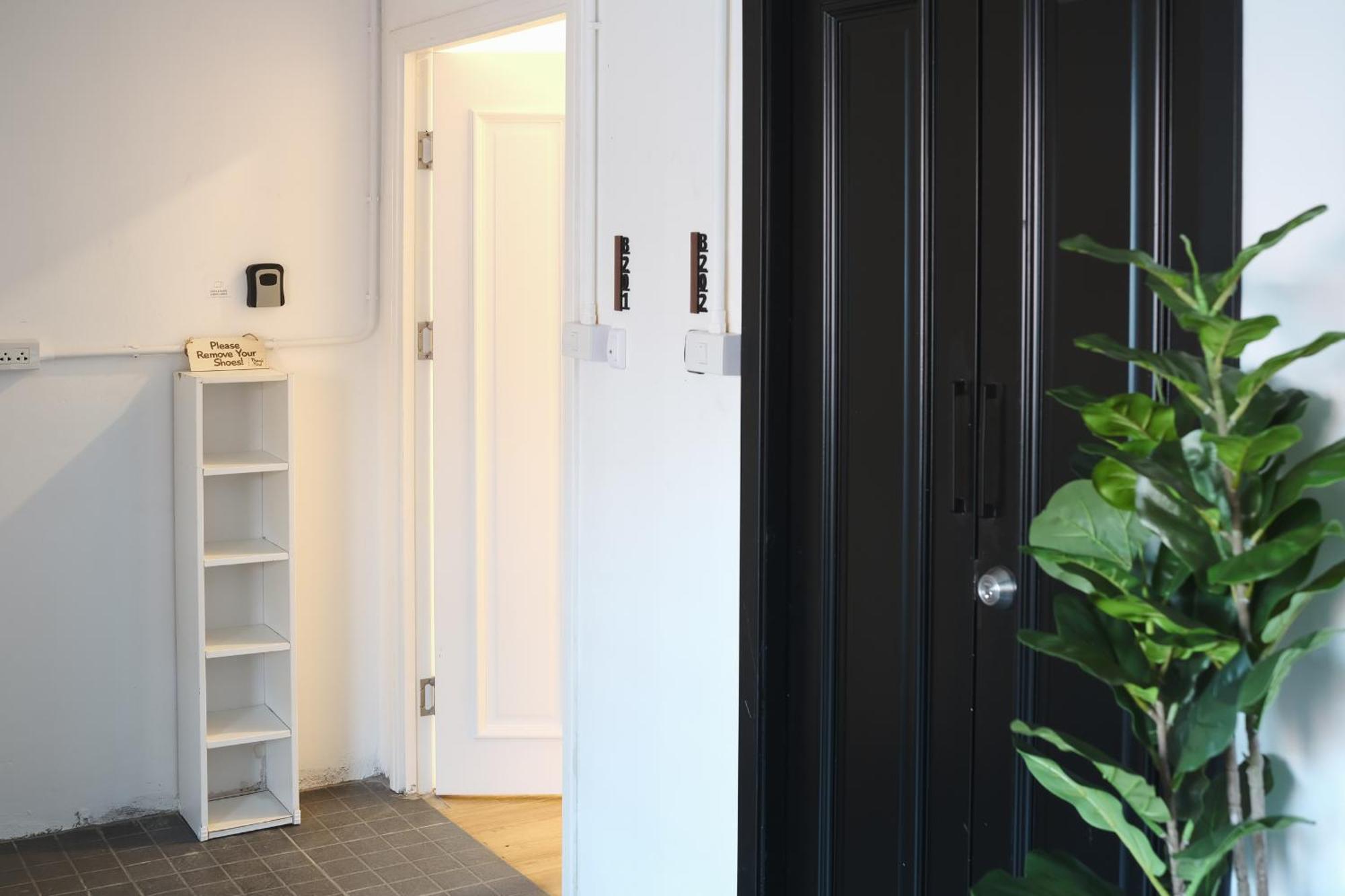 2br Stylist Rare Find China Town Apartment