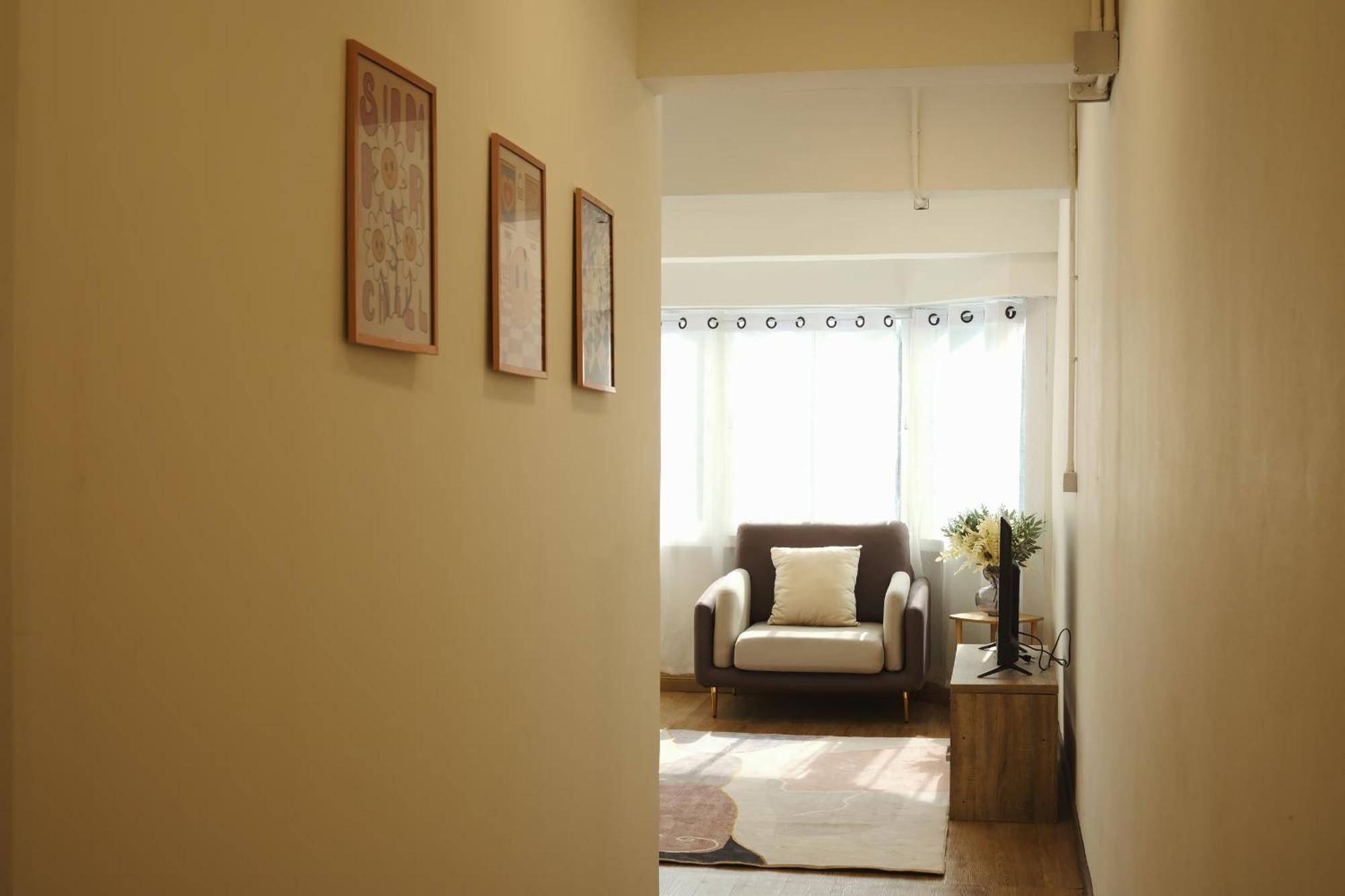 2br Stylist Rare Find China Town *