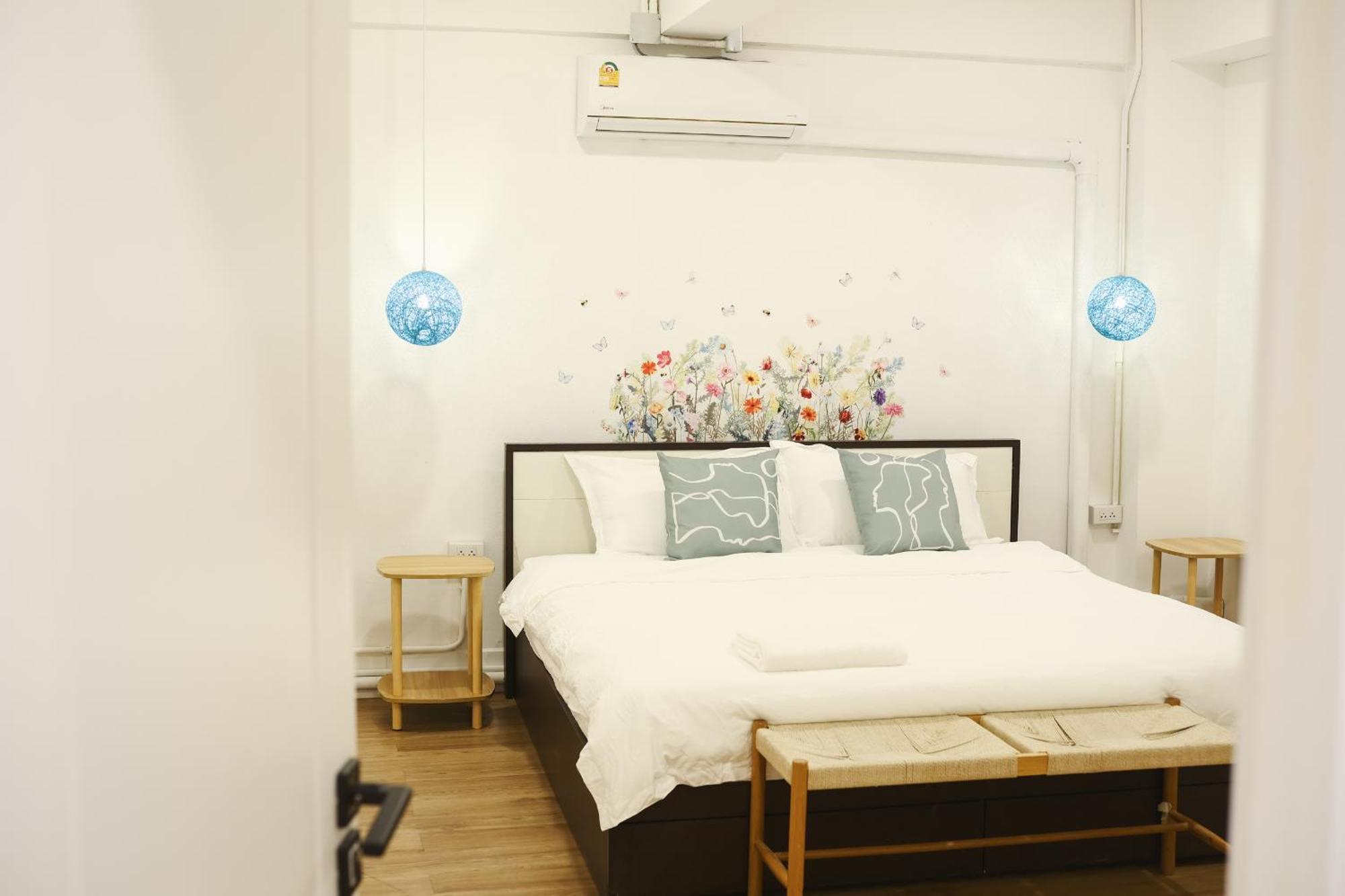 2br Stylist Rare Find China Town *
