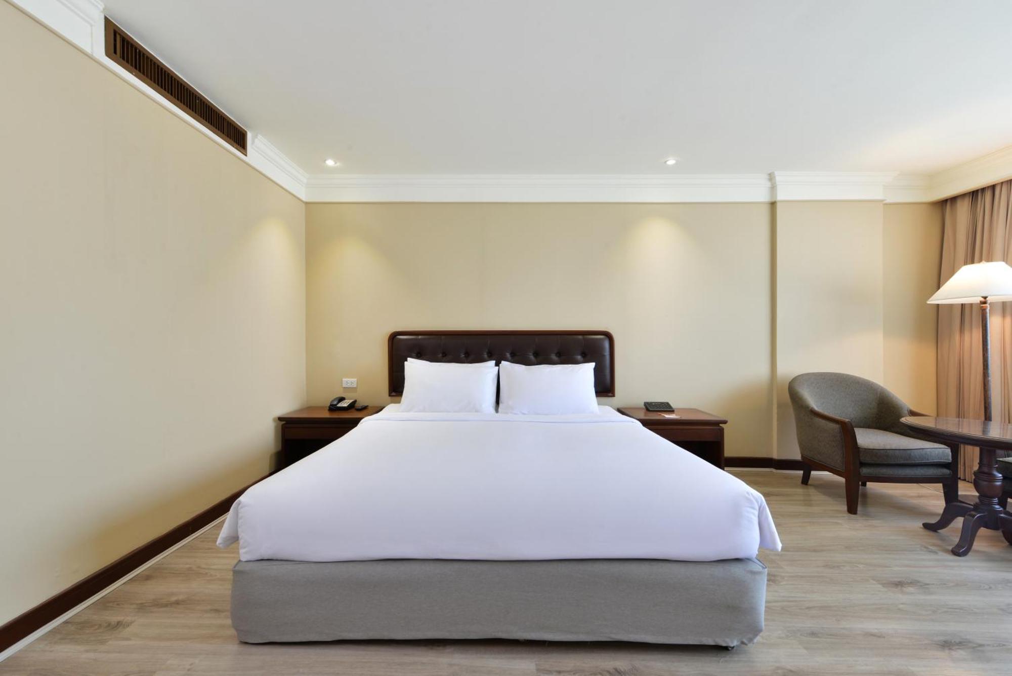 Twin Towers Hotel 5*