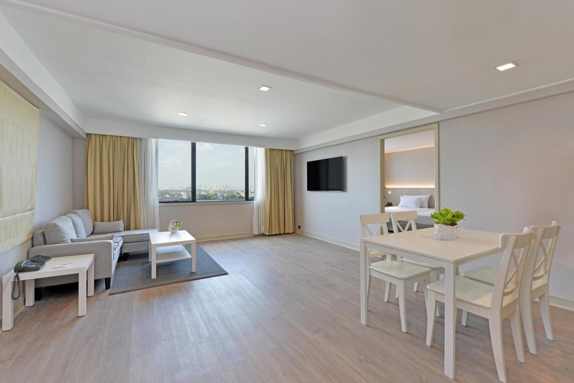 Twin Towers Hotel 5*
