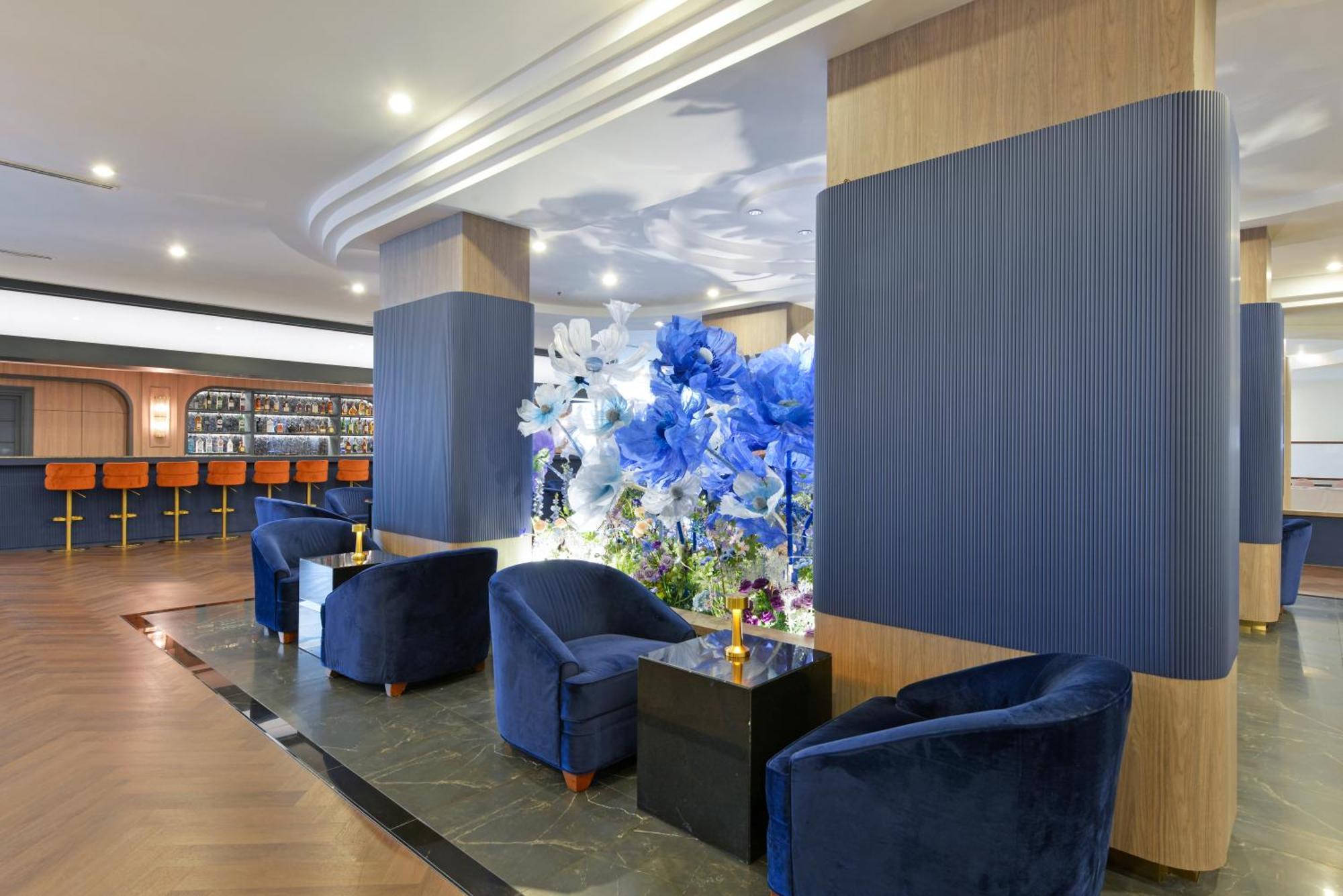 Twin Towers Hotel