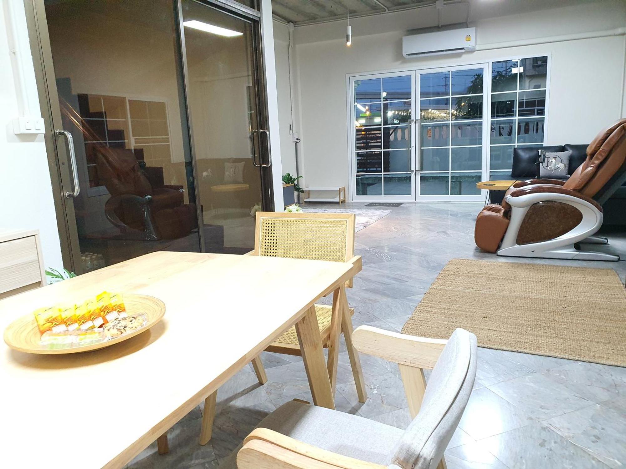 3 Bedroom Cozy Skytrain View Bkk *