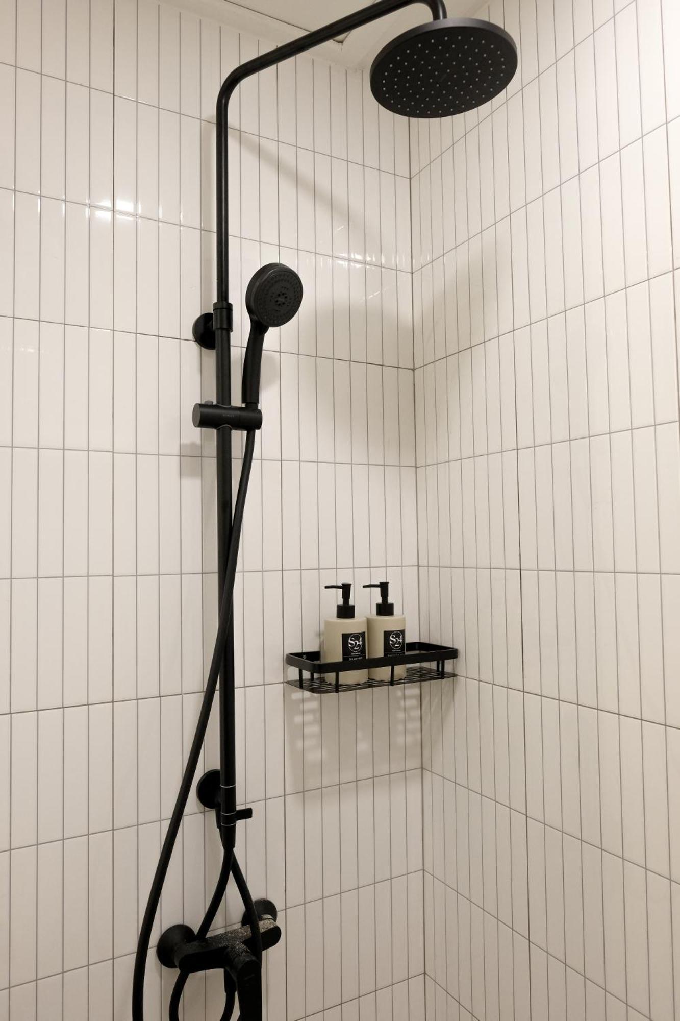 Upscale 3-bedroom 3-bathroom 1 Min To Bts Prompong *